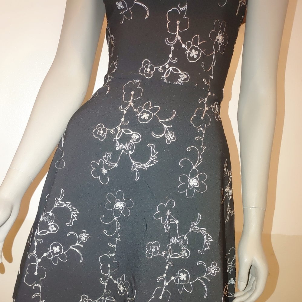 STEPPIN OUT FLORAL VINTAGE DRESS - Picture 9 of 15
